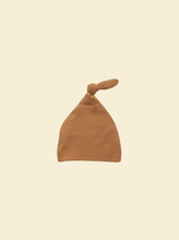 Load image into Gallery viewer, Organic Knotted Hat -Camel
